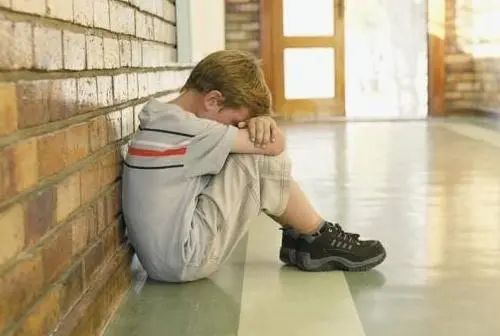 「扶禾心理案例」高一男孩新学期适应不良，不想上学，怎么办？