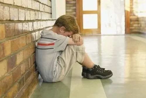 「扶禾心理案例」高一男孩新学期适应不良，不想上学，怎么办？