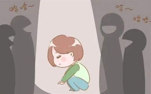 被排挤被嘲笑，抑郁自卑的女孩如何涅槃重生？